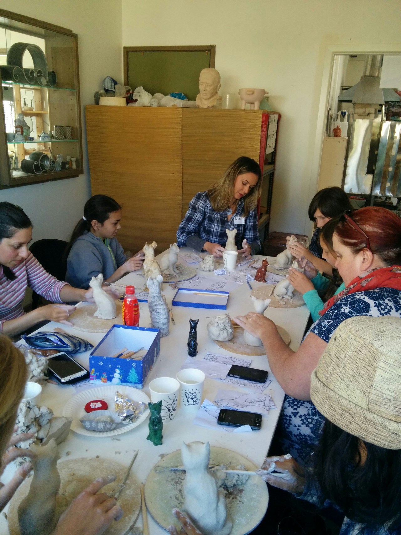 Cat figurine workshop